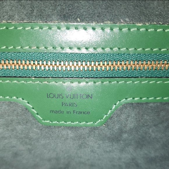 VV Good Used Condition Authentic Louis Vuitton Epi Leather Shoulder Bag - Picture 14 of 16